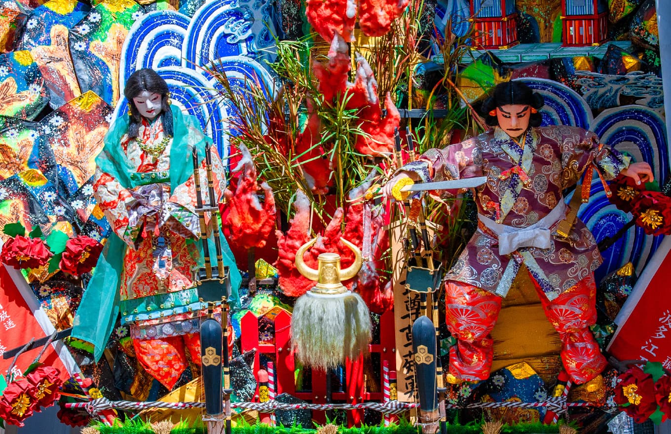 世界に誇る祭りと活気：「博多祇園山笠」や「博多どんたく」